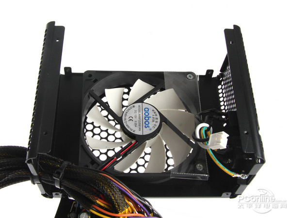 先马 省电王铜效700 图