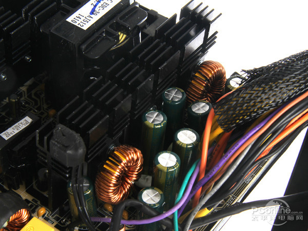 先马 省电王铜效700 图