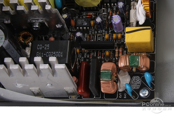 酷冷至尊雷霆加强版420W 二级滤波电路