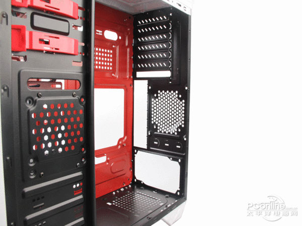 超频三战甲 PCI槽及后部风扇位 超频三战甲 PCI槽及后部风扇位