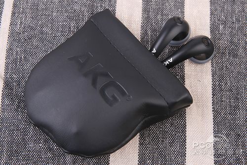 AKG K318