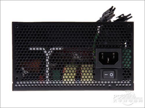 酷冷至尊V750S 正面图 酷冷至尊V750S 正面图