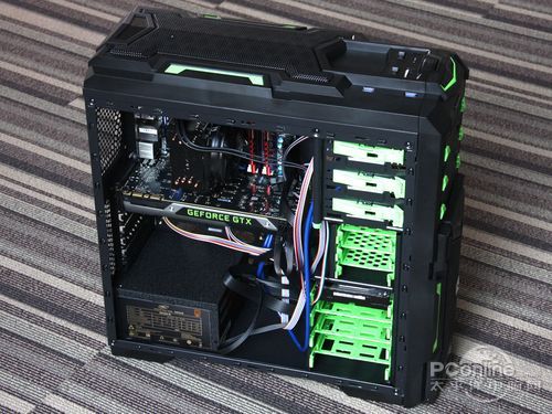 走背线前的机箱内部 走背线前的机箱内部