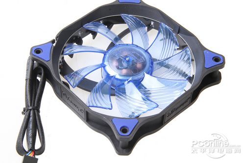 游戏悍将暴雪LC240 风扇图 游戏悍将暴雪LC240 风扇图