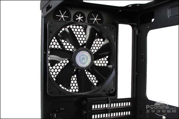 酷冷至尊HAF 925机箱 内部左侧图