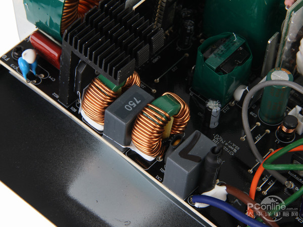 先马 金牌750W 先马 金牌750W