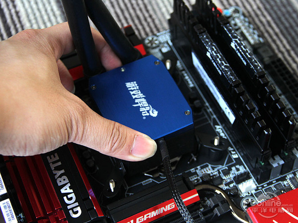 游戏悍将 刀锋特战豪华雪装 游戏悍将 刀锋特战豪华雪装