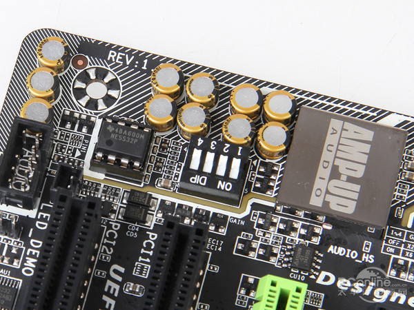 技嘉G1.Sniper B7主板评测 技嘉G1.Sniper B7主板评测