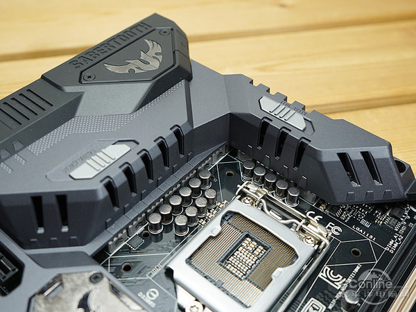 华硕 Z170 剑齿虎