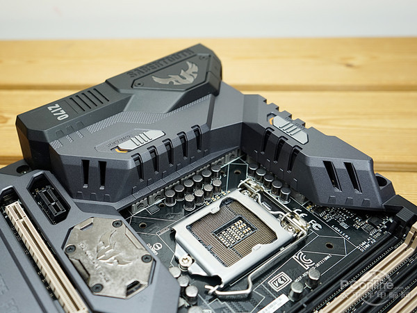 华硕 Z170 剑齿虎