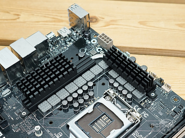 华硕 Z170 剑齿虎