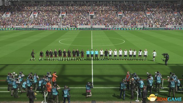 《实况足球2018》4K分辨率截图及比赛视频分享