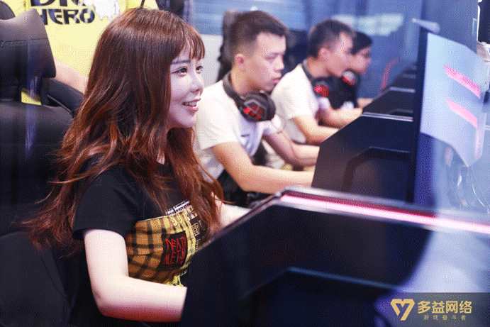 周淑怡、刘飞儿等人气主播齐聚多益展台 2018ChinaJoy惊喜连连