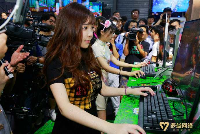 周淑怡、刘飞儿等人气主播齐聚多益展台 2018ChinaJoy惊喜连连