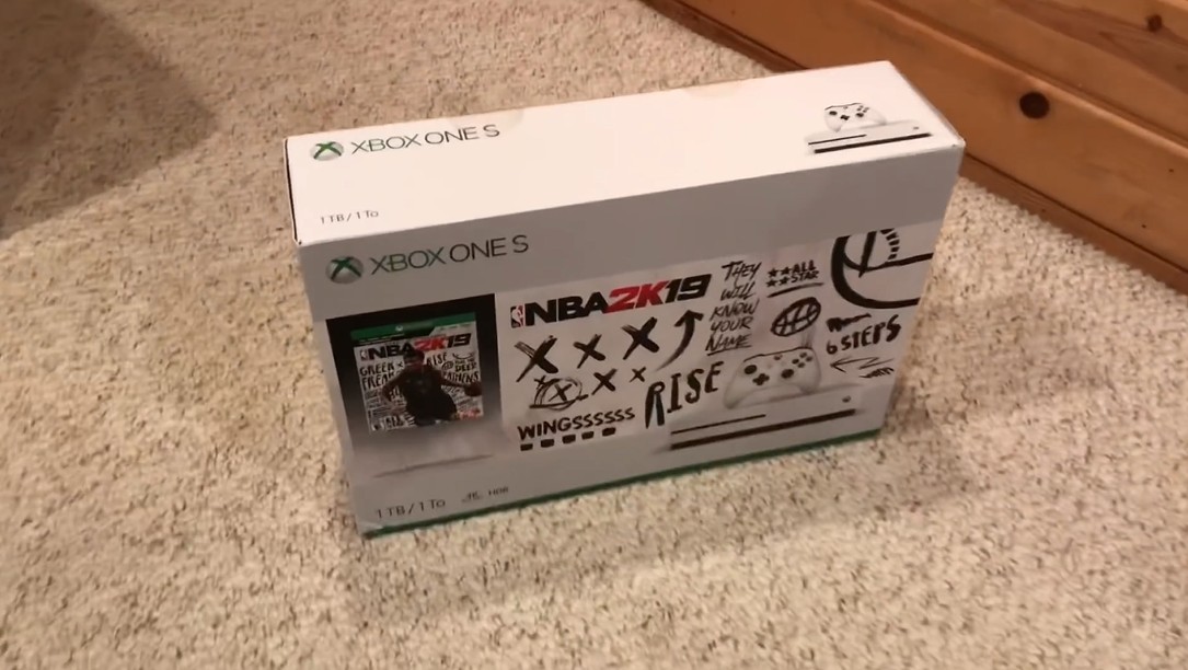 给孩子发的圣诞Xbox One S 打开竟然是这个东西