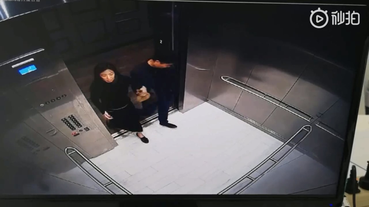 刘强东明州案视频曝光 女方举止亲密主动邀请进入