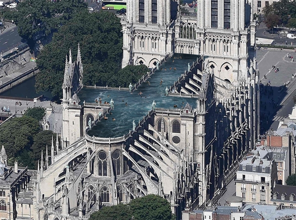 育碧都不敢这么想 设计师建议巴黎圣母院楼顶改造游泳池
