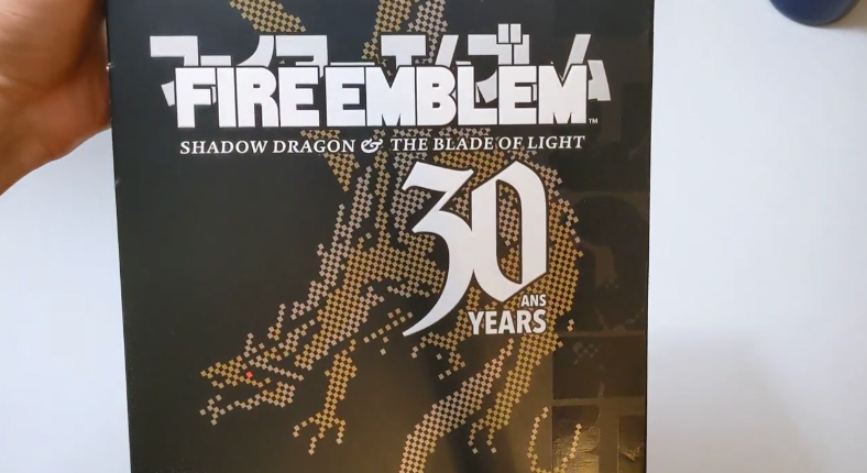 玩家分享《火焰纹章》30周年实体限定版开箱影像