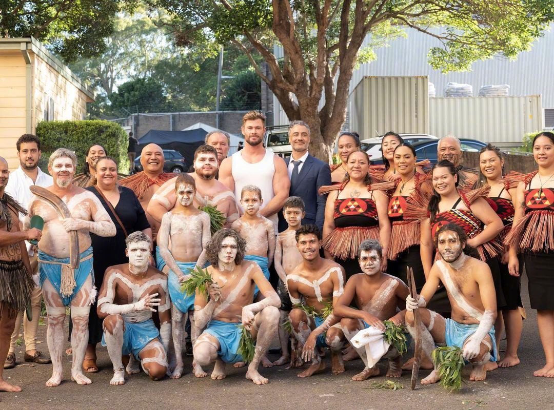 《雷神4》电影正式开机 锤哥与澳洲原住民起舞表演
