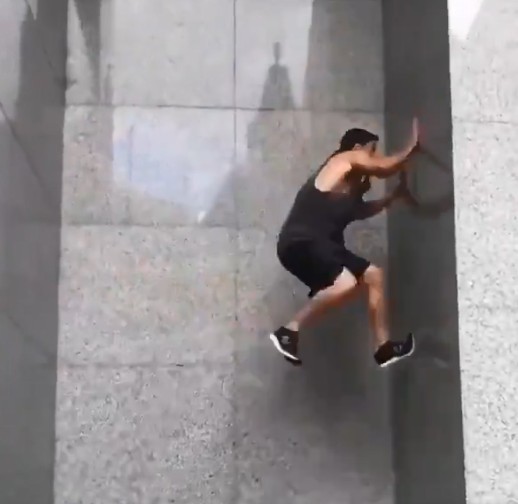 敏捷高玩演示现实蹬墙跳上高墙 网友惊叹马里奥经典动作有出处