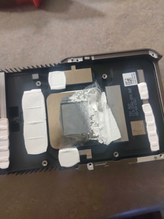 RTX 3080 Ti温度飙升：拆开发现一侧显存散热垫集体丢失