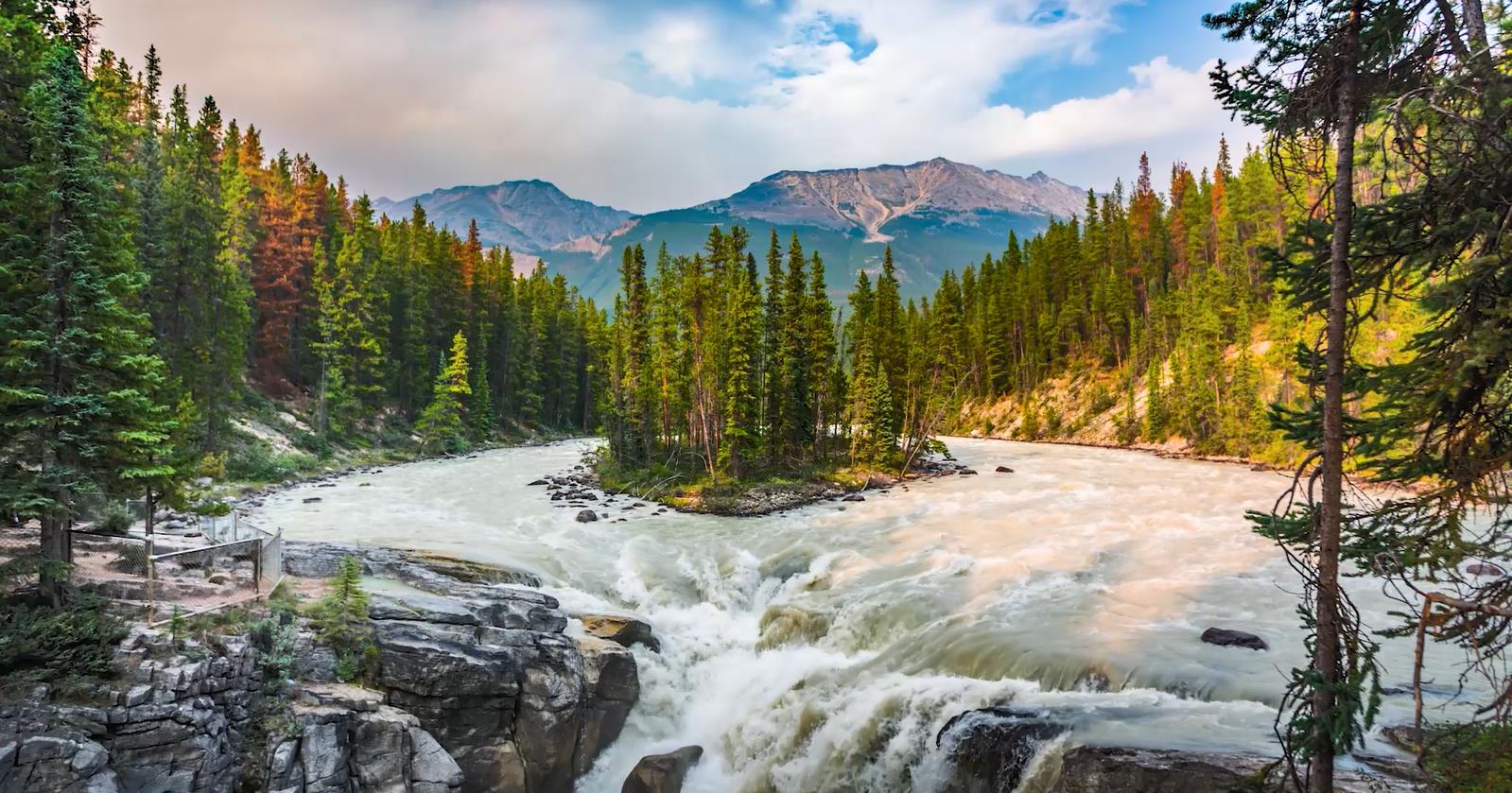 《Wallpaper Engine》加拿大国家公园的森瓦普塔瀑布动态壁纸