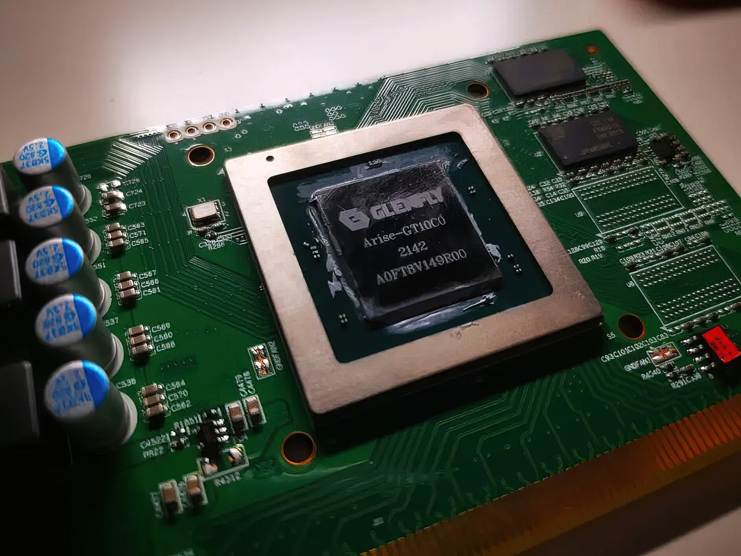 国产兆芯处理器GPU性能啥水平？追上10年前的GT630