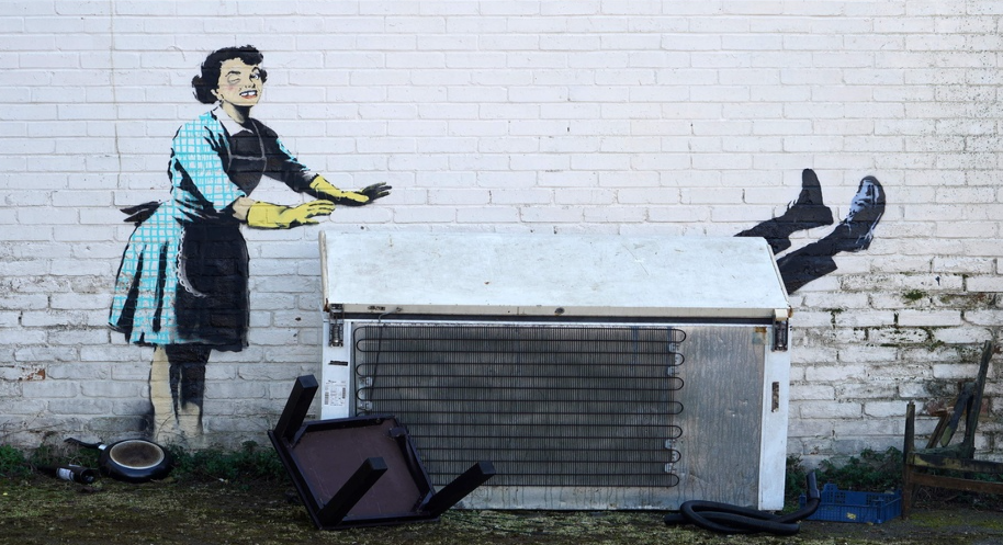 隐神艺术家班克西最新街头壁画公开 反对家庭暴力主题
