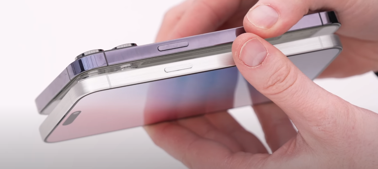 iPhone 15 Pro Max机模上手：超窄边框、Type-C接口