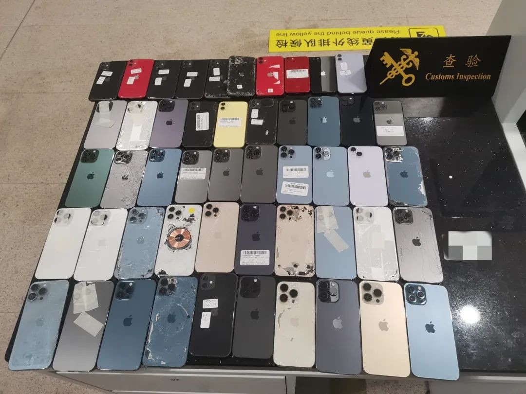 男子绑藏50台苹果iPhone入境被查 肚子上666亮了
