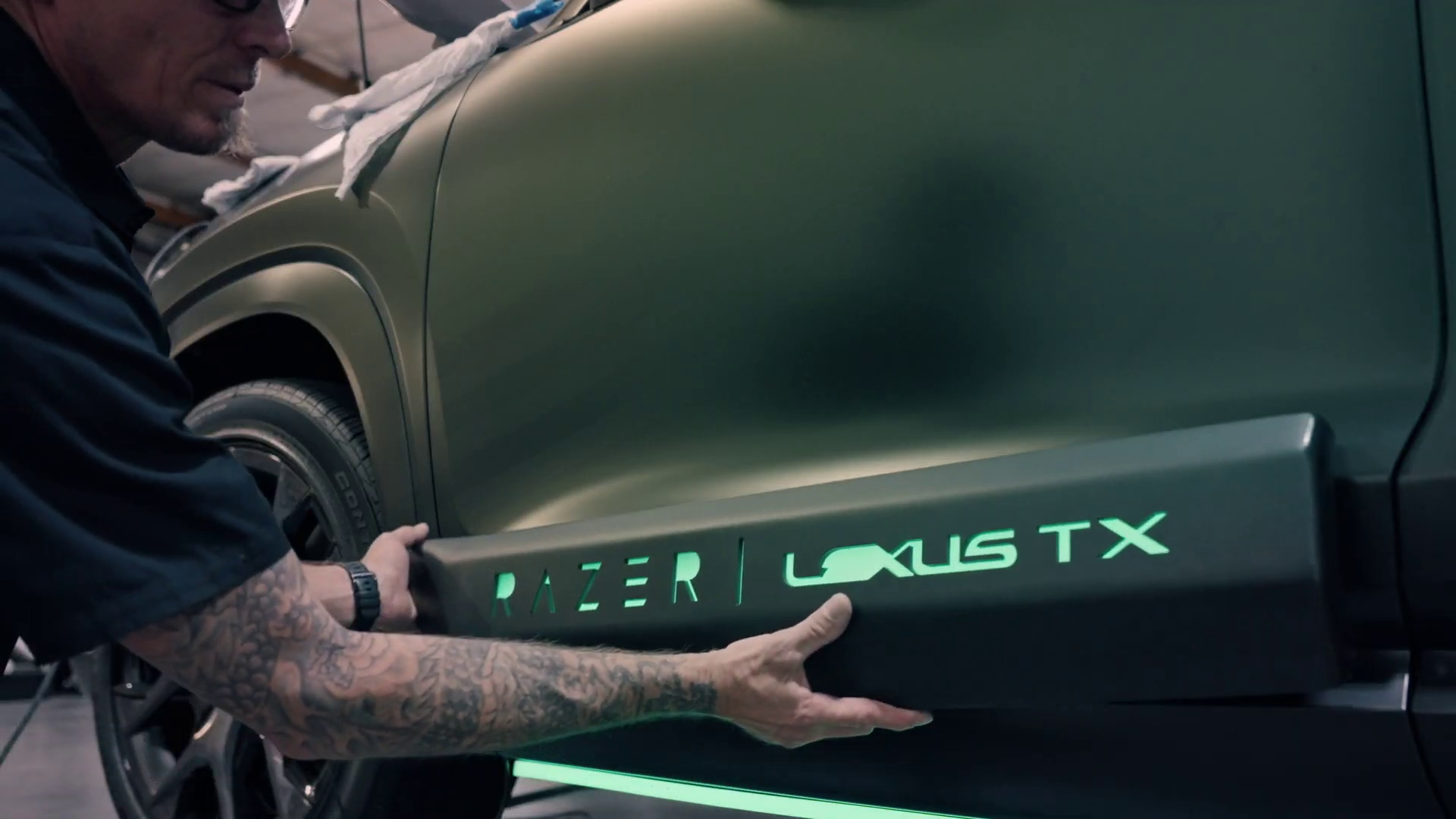 雷蛇和汽车品牌雷克萨斯联手打造电竞SUV 灵魂RGB改装