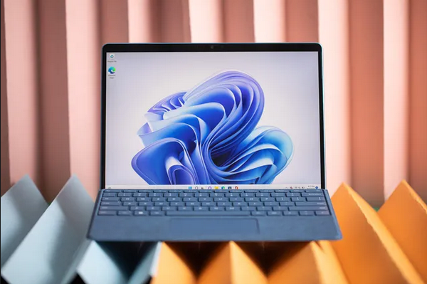 下一代微软Surface笔记本将是首台真正的AI电脑