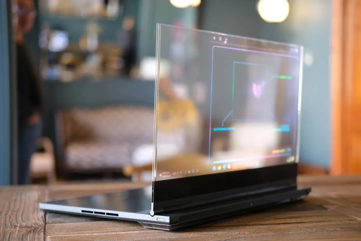 联想展示ThinkBook透明显示笔电 配17.3英寸无边框透明micro LED屏