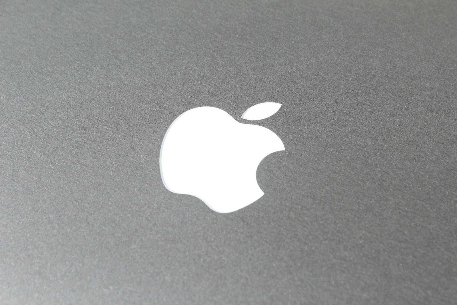 苹果市值两天蒸发超万亿元！iPhone在中国销量暴跌24%