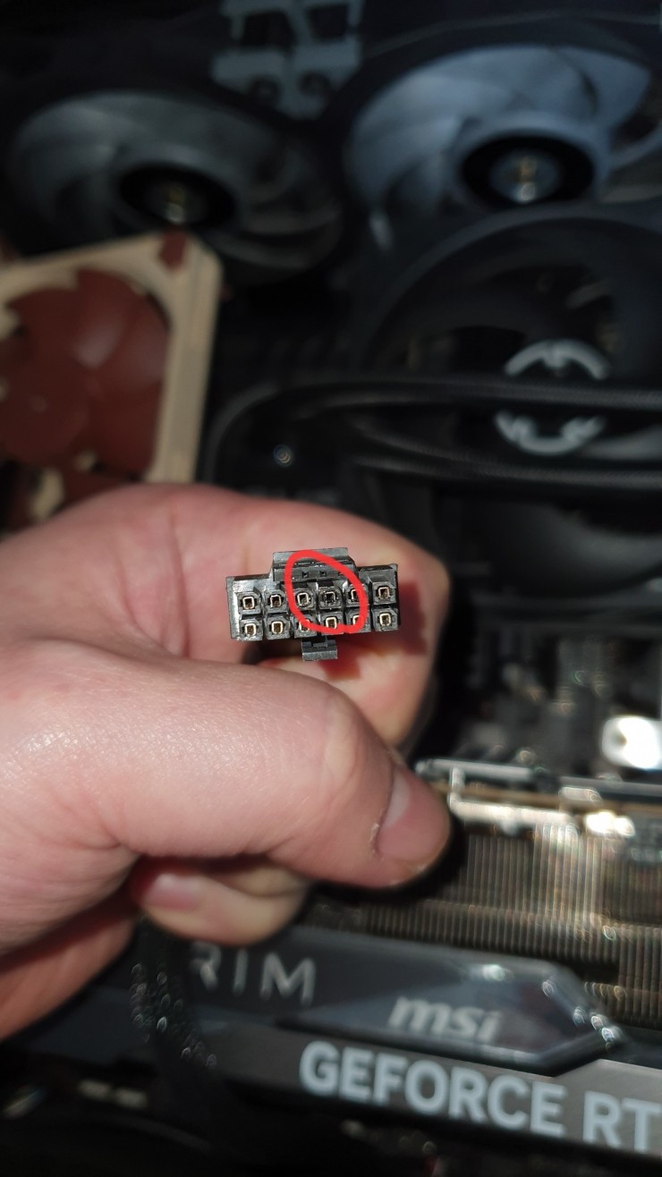 RTX 4090离奇烧毁：16针接口两端都烧掉了！