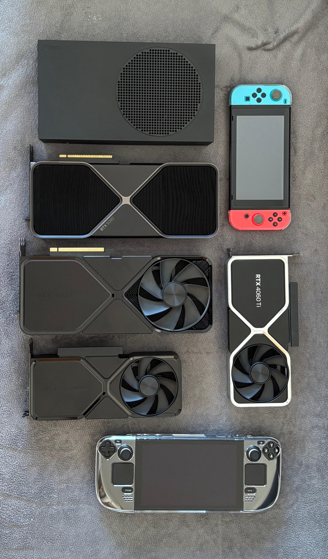 小了但更强了！RTX 5090和RTX 4090尺寸对比