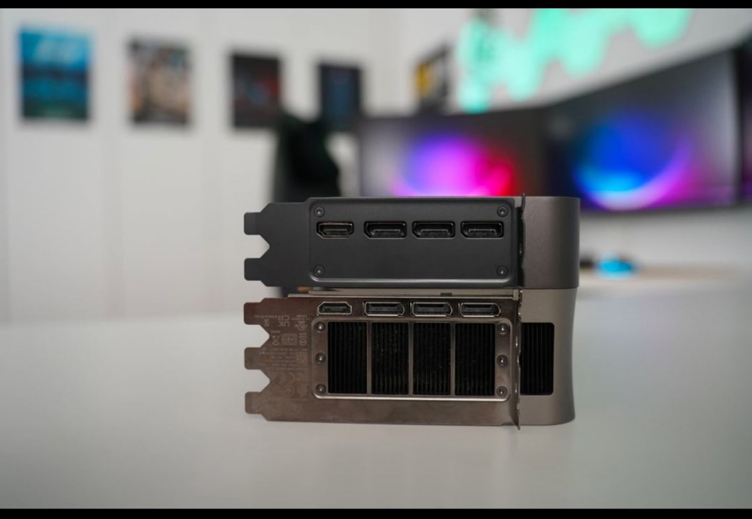 小了但更强了！RTX 5090和RTX 4090尺寸对比