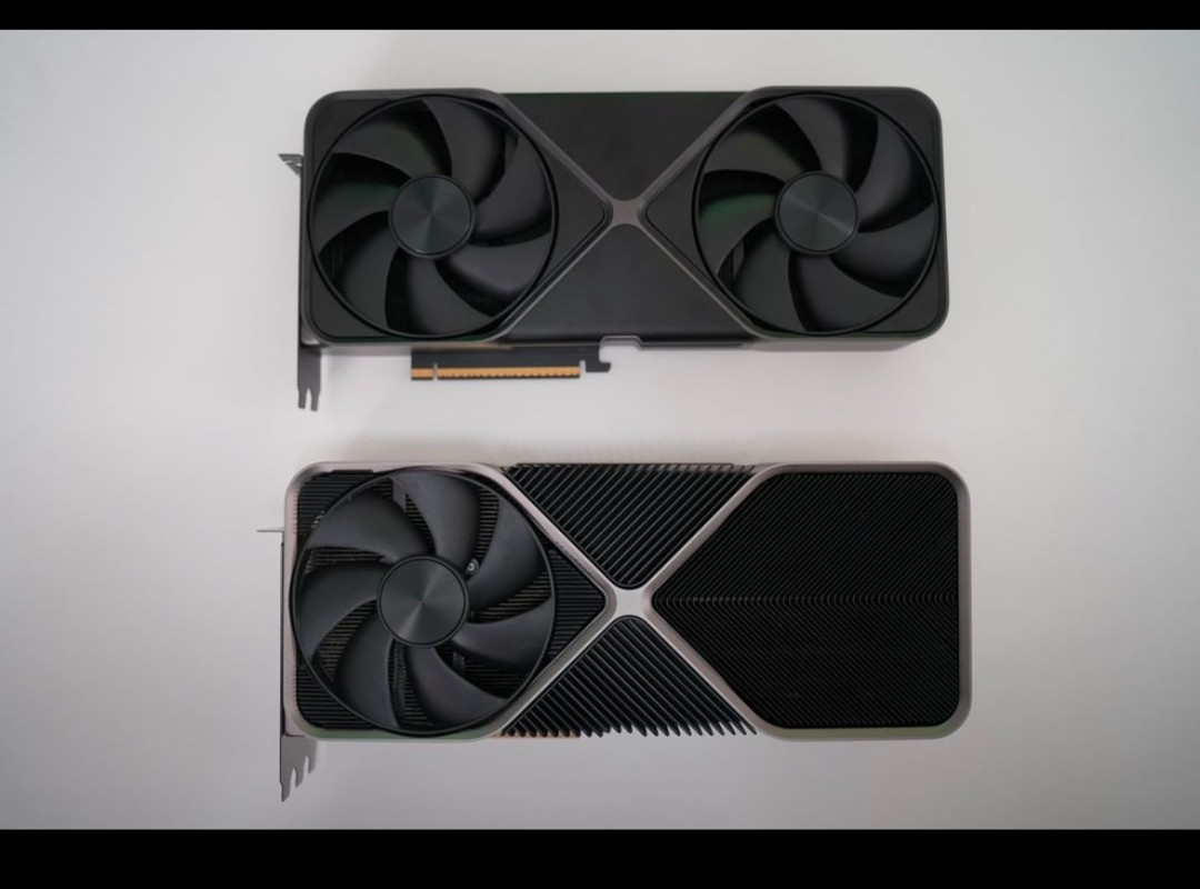 小了但更强了！RTX 5090和RTX 4090尺寸对比