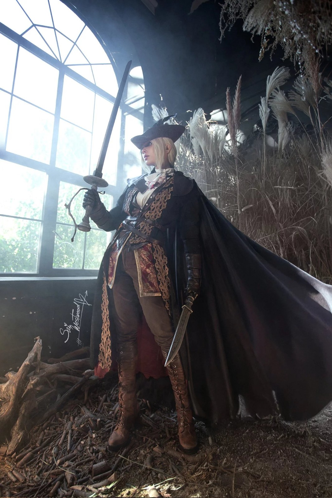 Coser神还原《血源诅咒》玛利亚 落叶中的致命优雅