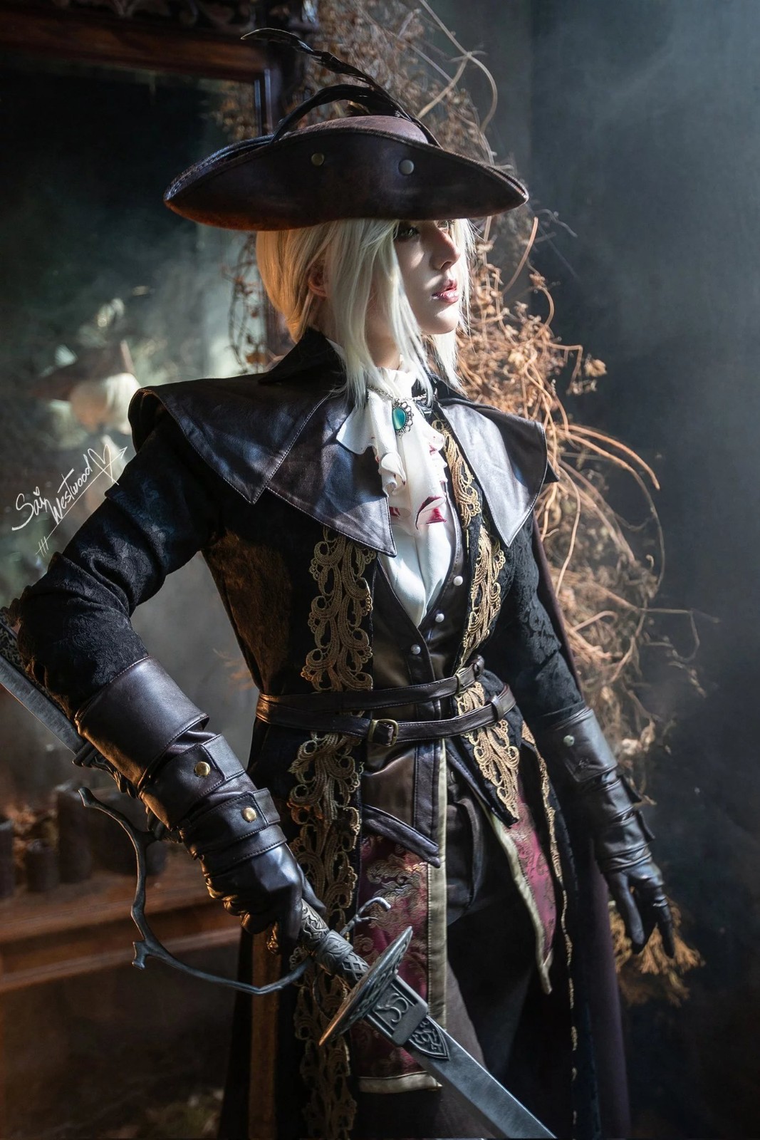 Coser神还原《血源诅咒》玛利亚 落叶中的致命优雅