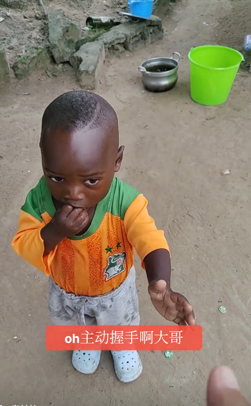 最近让无数人更换头像的非洲小孩表情包，到底是个什么来头？