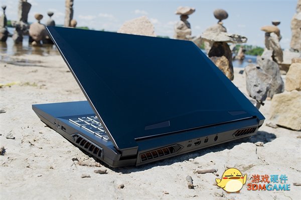 16核心锐龙9 5950X硬塞入笔记本：顶配近10万元！