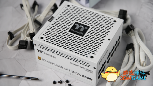 Tt 推出新款白色版电源：金牌认证，附送白色线缆