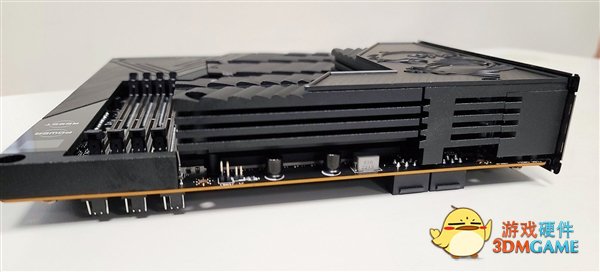 史上最干净的主板：所有接口都“消失”了