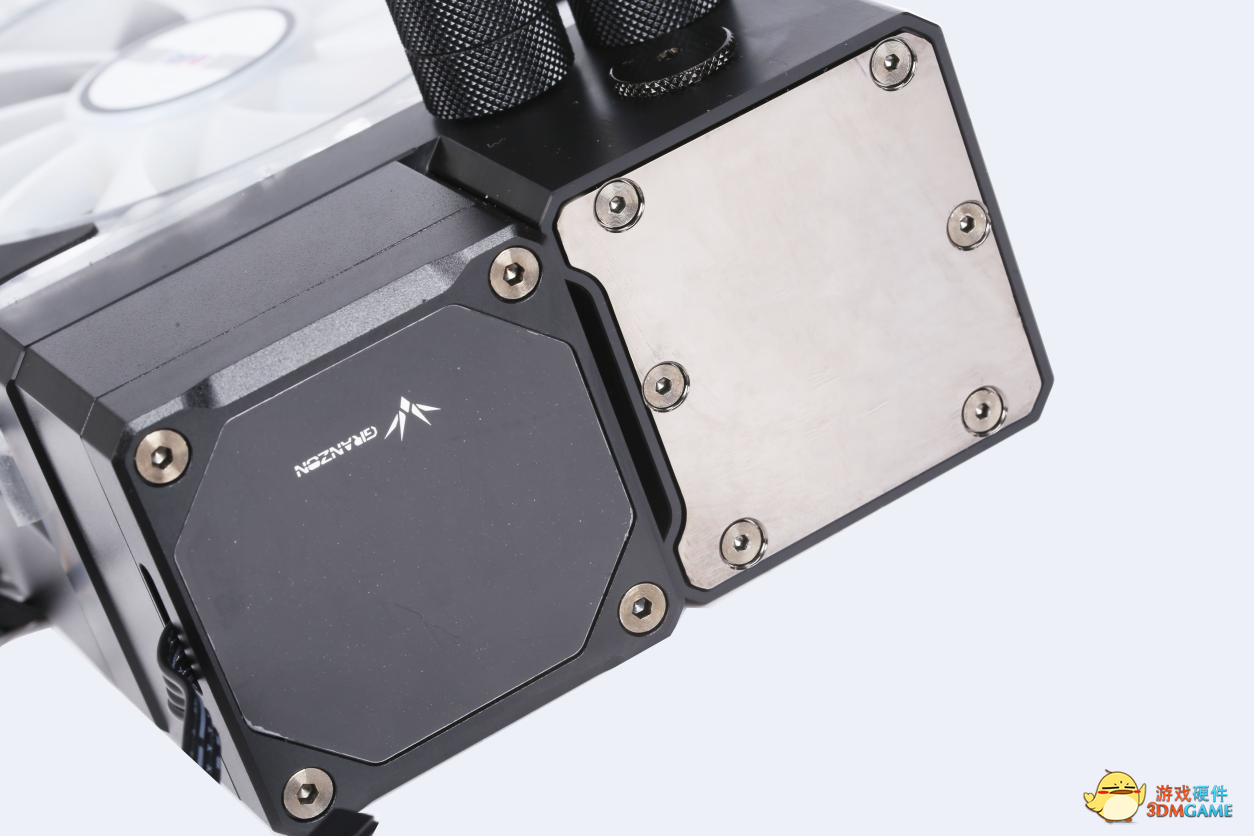 装机推荐|五彩斑斓黑也能打造主机？小白分体式水冷初体验