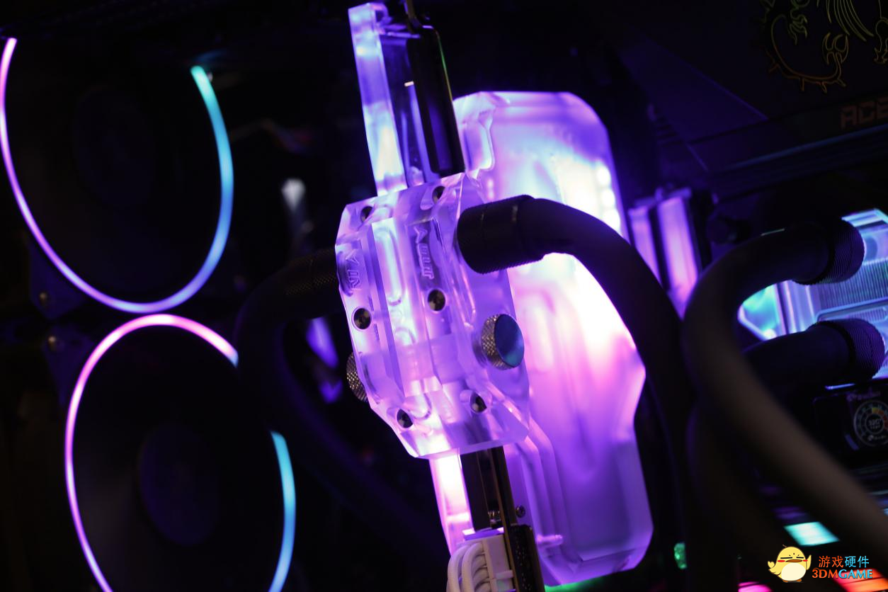 装机推荐|五彩斑斓黑也能打造主机？小白分体式水冷初体验