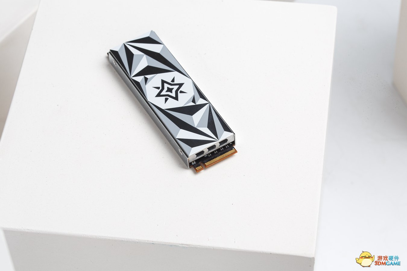 影驰全家桶|在寒风乍起的秋天，打造属于你的阳光