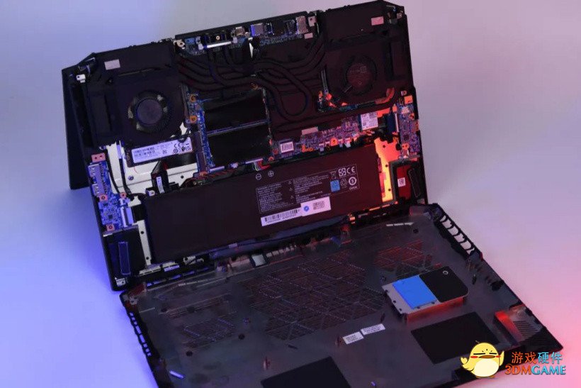 机械革命旷世水冷游戏本拆机图公布，水冷管道贯穿 CPU 和 GPU