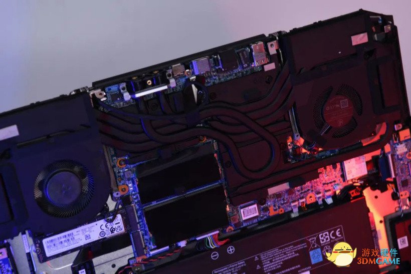 机械革命旷世水冷游戏本拆机图公布，水冷管道贯穿 CPU 和 GPU
