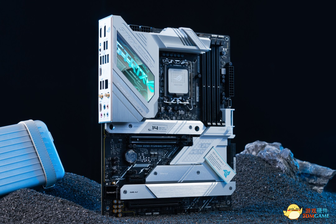 战斗萝莉同款竞装 华硕Z690吹雪主板颜值性能兼备